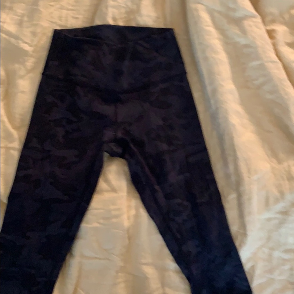 Lululemon camo capri leggings